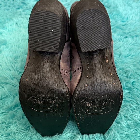 Elegant Gray Western Boots for Women - Picture 3 of 10